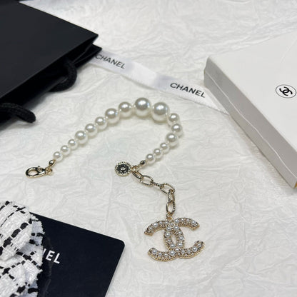 Pulsera de perlas elegante y a la moda