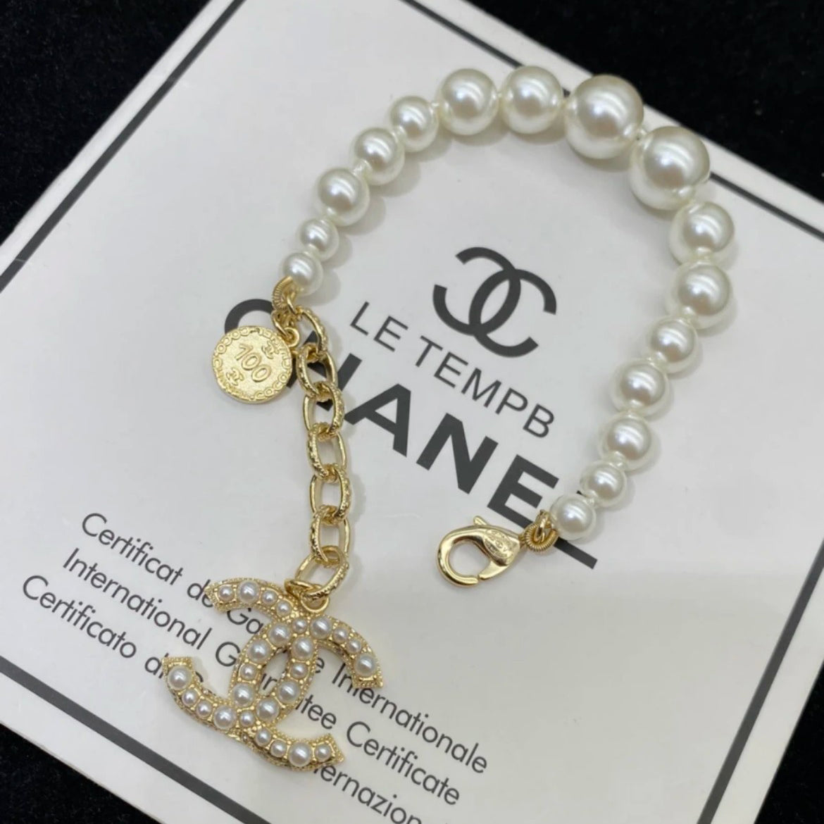 Pulsera de perlas elegante y a la moda