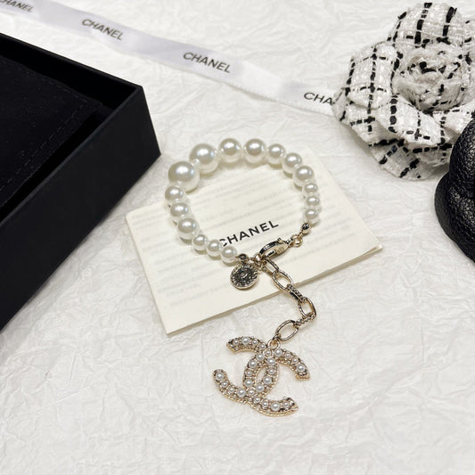 Pulsera de perlas elegante y a la moda