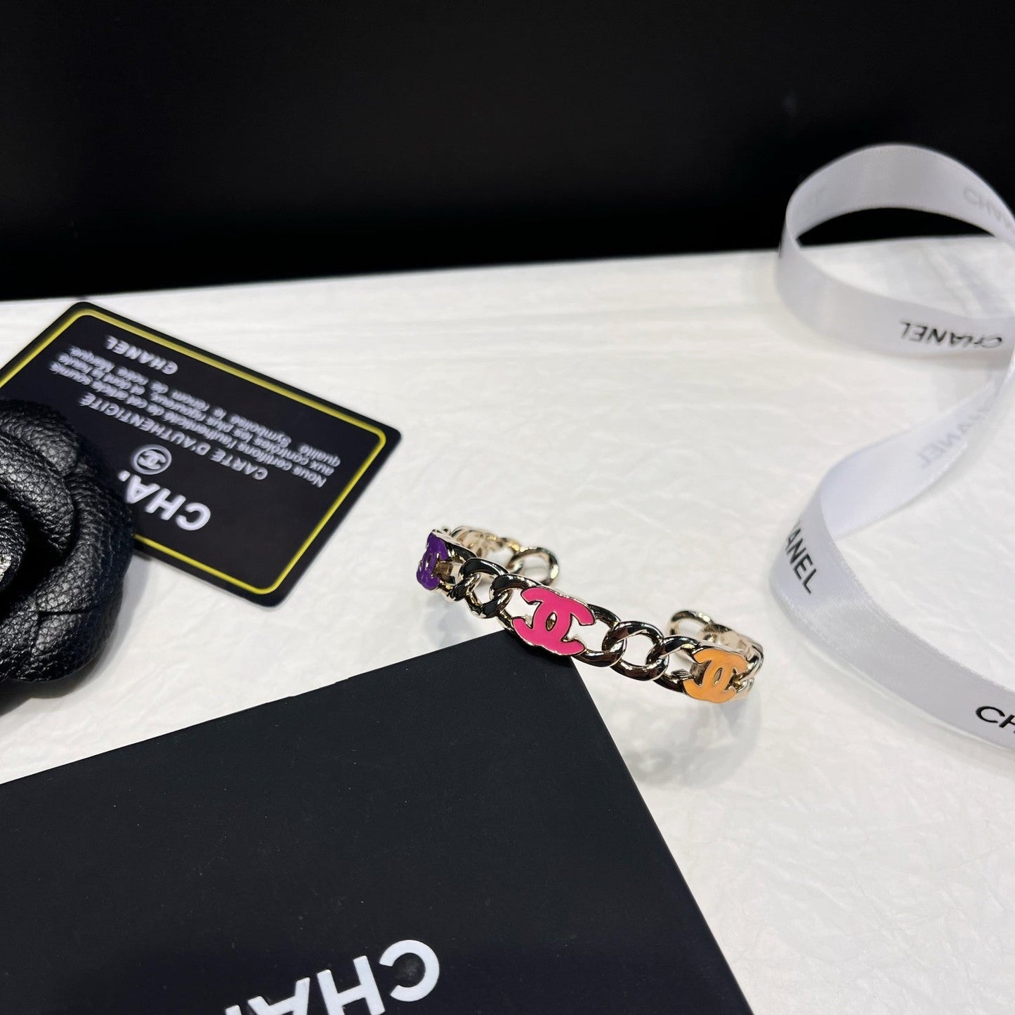 Pulsera Abierta de Moda de Cinco Colores
