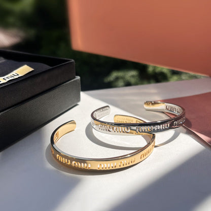 Pulsera abierta de moda