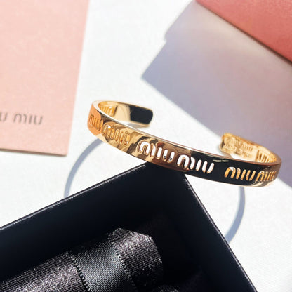 Pulsera abierta de moda