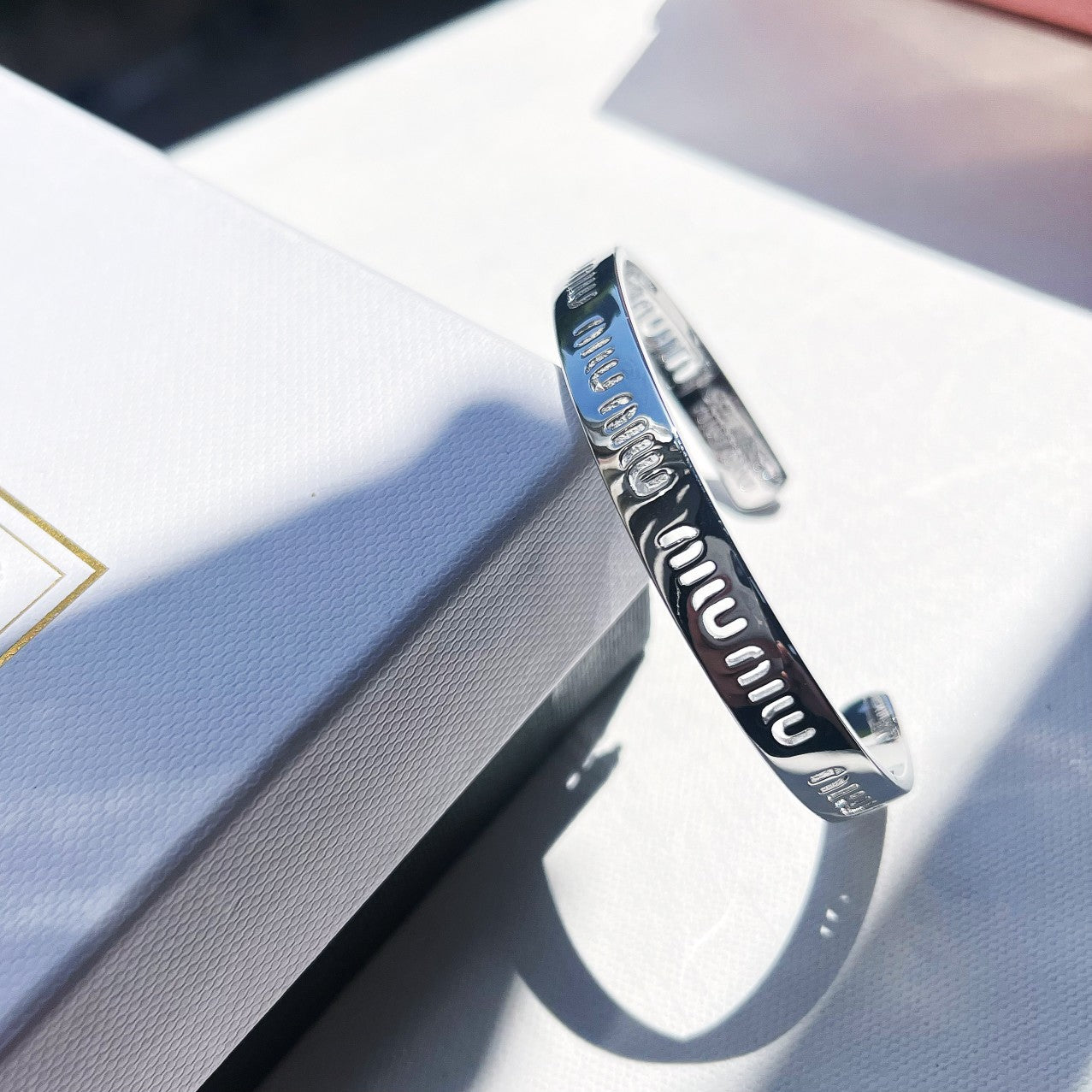Pulsera abierta de moda