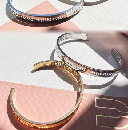 Pulsera abierta de moda