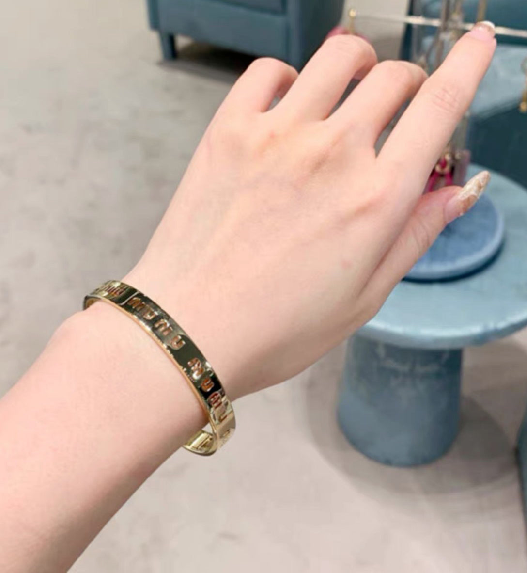 Pulsera abierta de moda