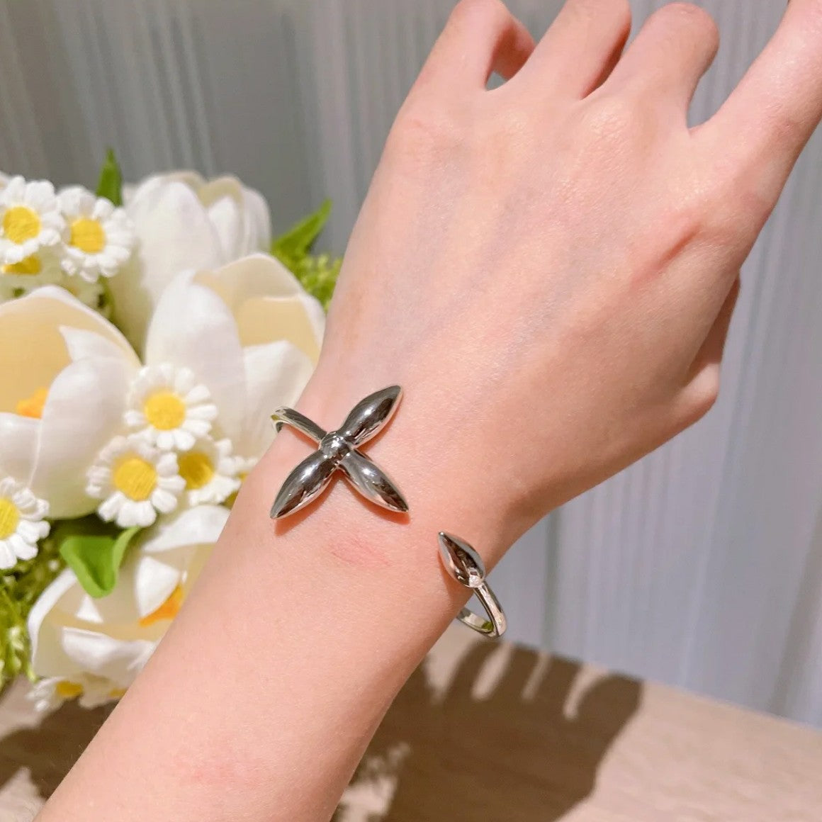 Pulsera Abierta Trébol