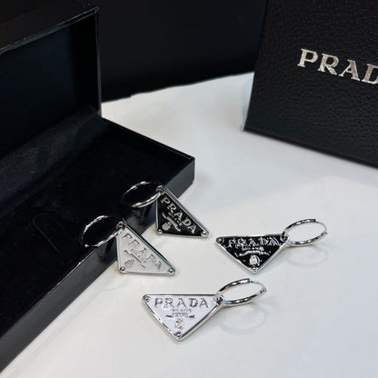Boucles d'oreilles pendantes triangle classiques en émail