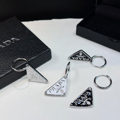 Boucles d'oreilles pendantes triangle classiques en émail