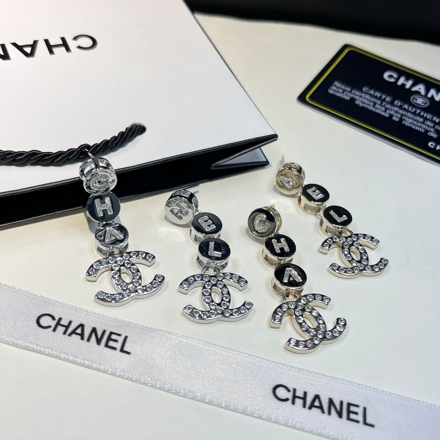 Boucles d'oreilles tendance avec pendentif lettre