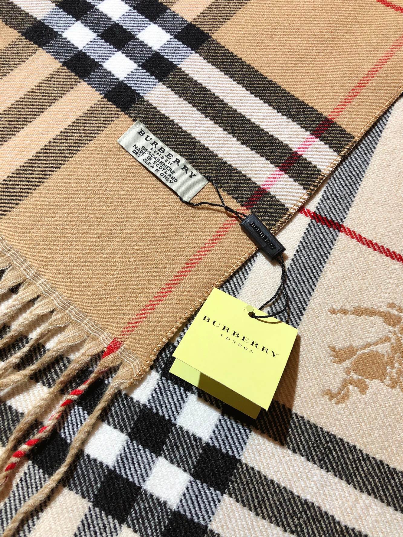 Écharpe en cachemire gaufré à carreaux vintage