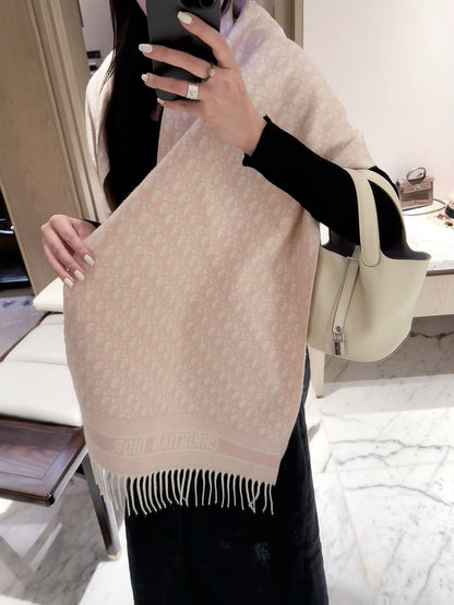2026 Full-Coverage Geometric Wool Scarf – Refined French-Inspired Winter Style