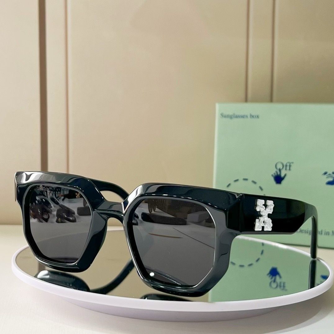 Lunettes de soleil tendance à monture carrée