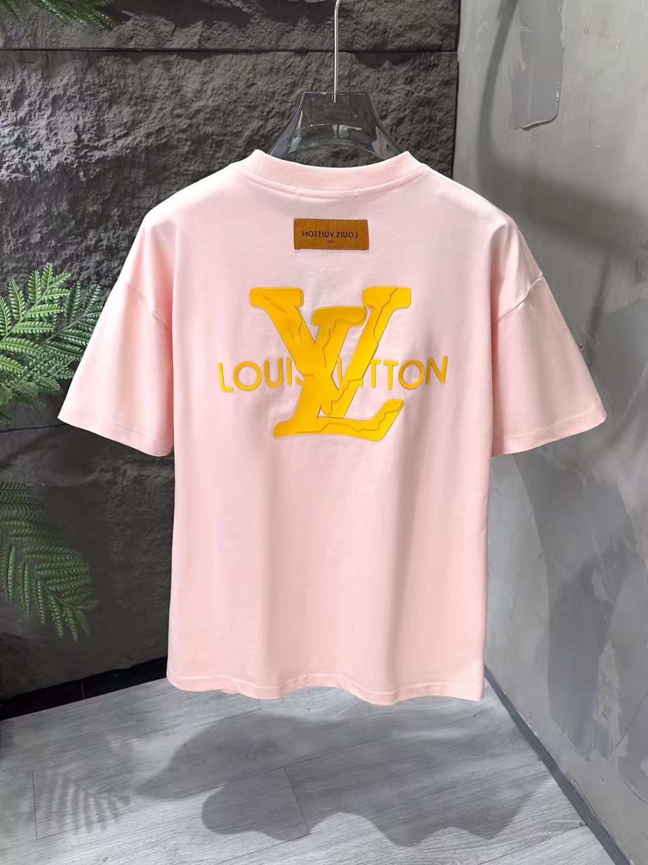 Nouveau t-shirt de broderie classique