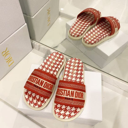 Houndstooth Embossed Slipper Sandals