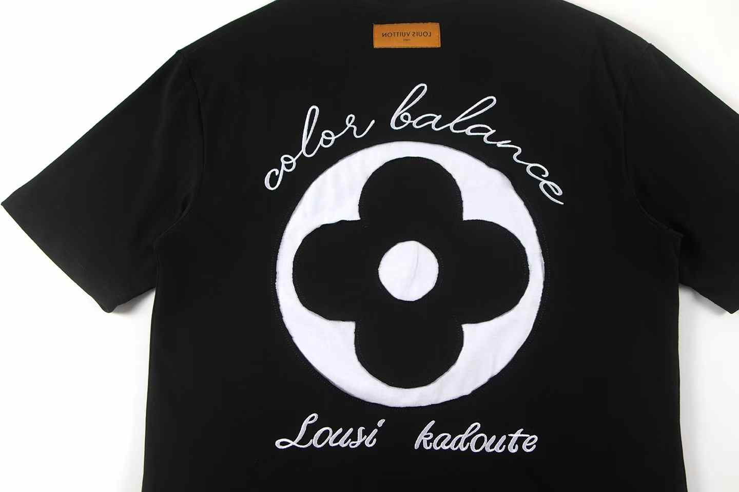 Nouveau t-shirt de broderie à la mode