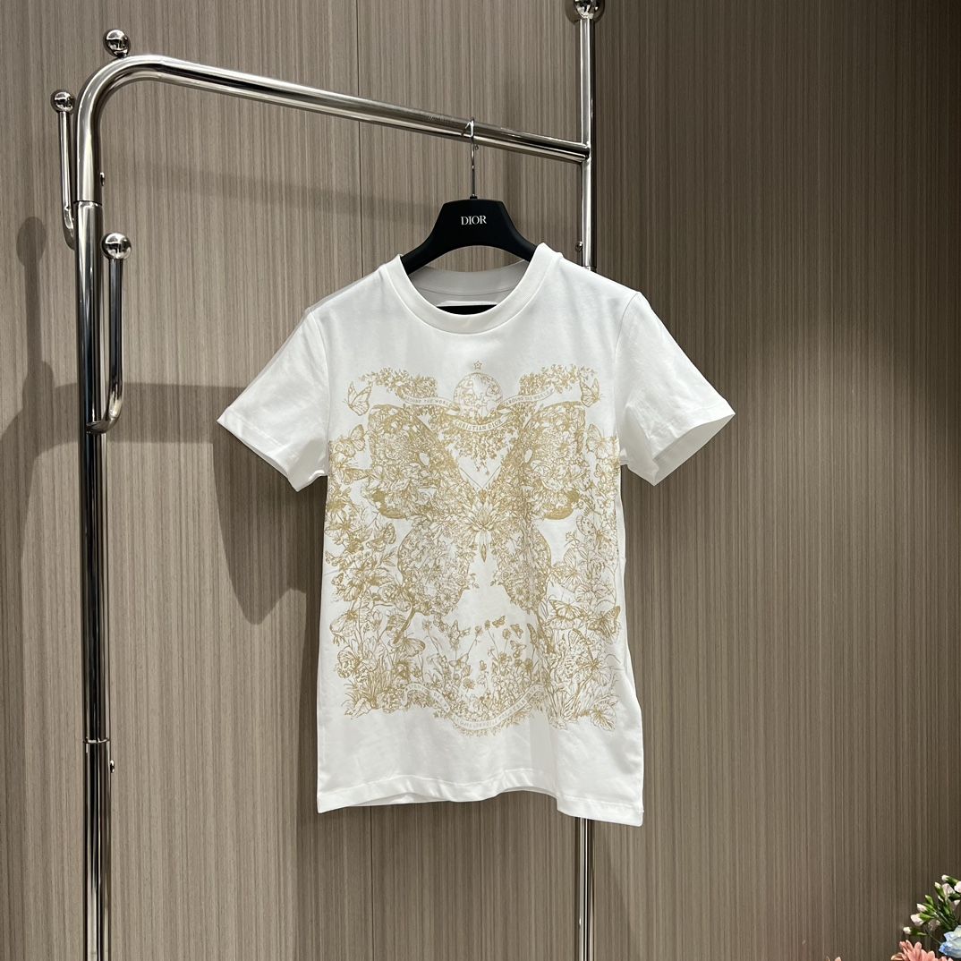 T-shirt graphique papillon autour du monde pour femme