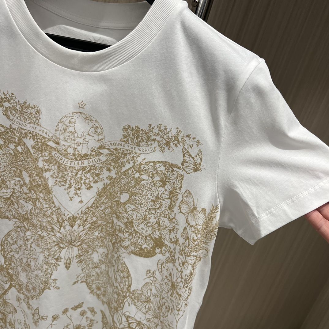 T-shirt graphique papillon autour du monde pour femme
