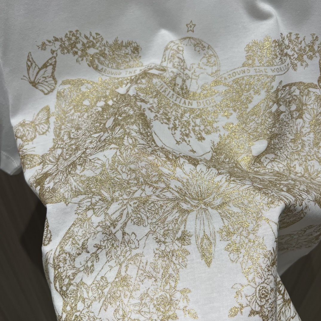 T-shirt graphique papillon autour du monde pour femme
