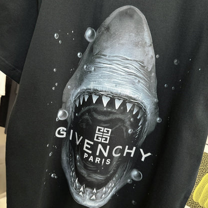 T-shirt motif requin