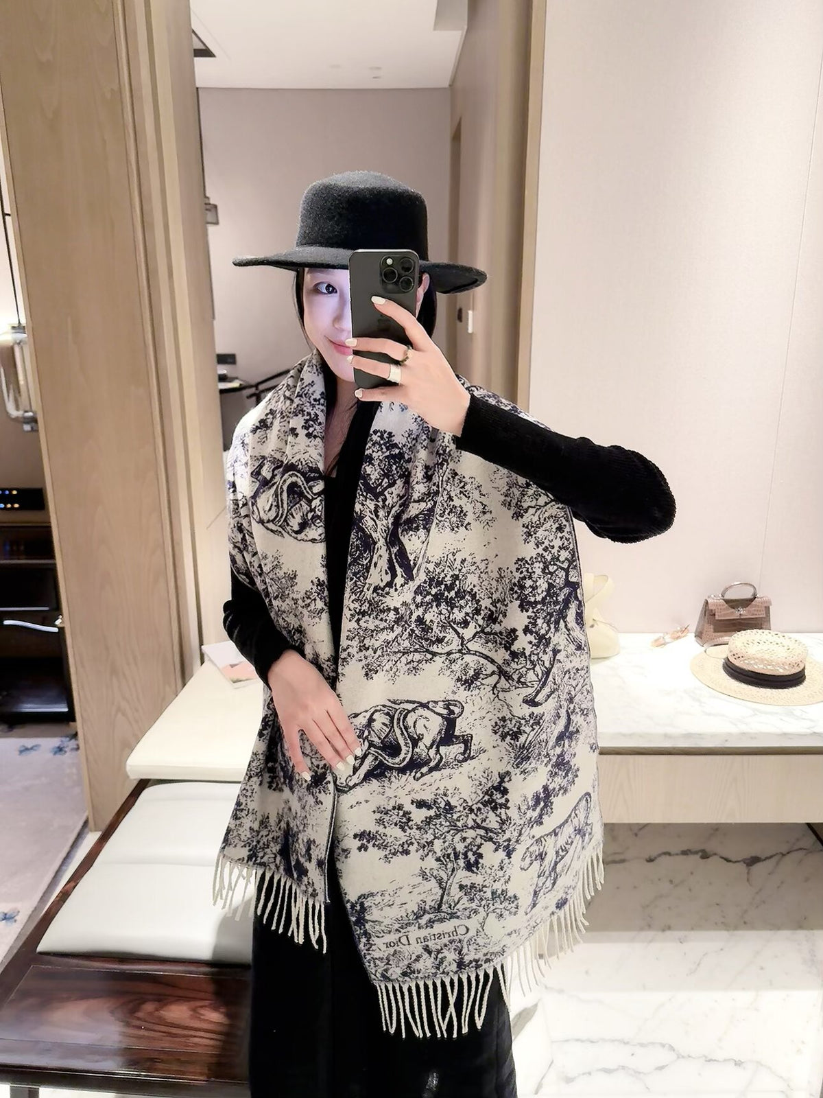 2026 Ink-Wash Jungle Wool Scarf – Artistic Animal Print, French-Inspired Elegance