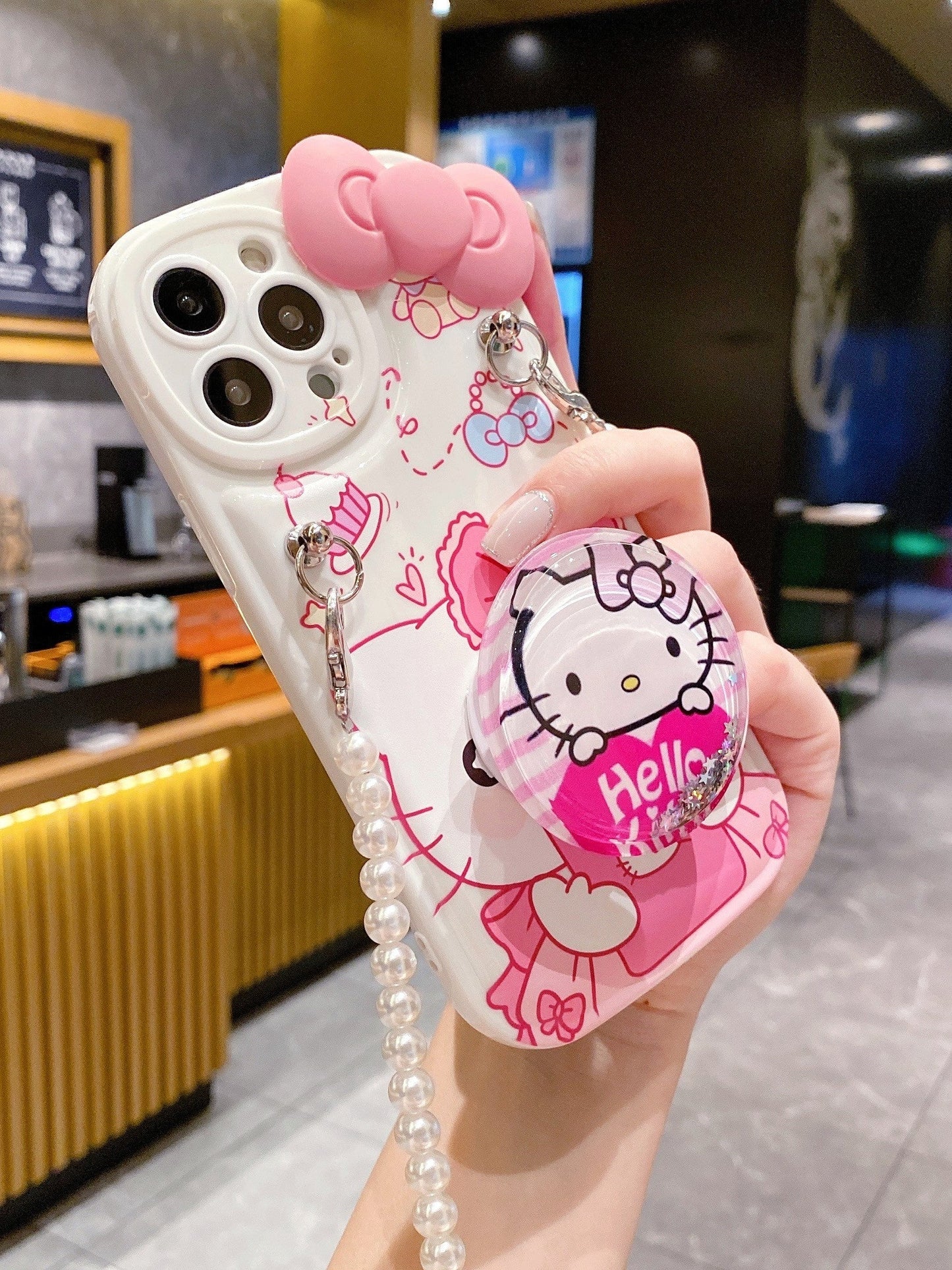 Estuche rosa con diseño de dibujos animados