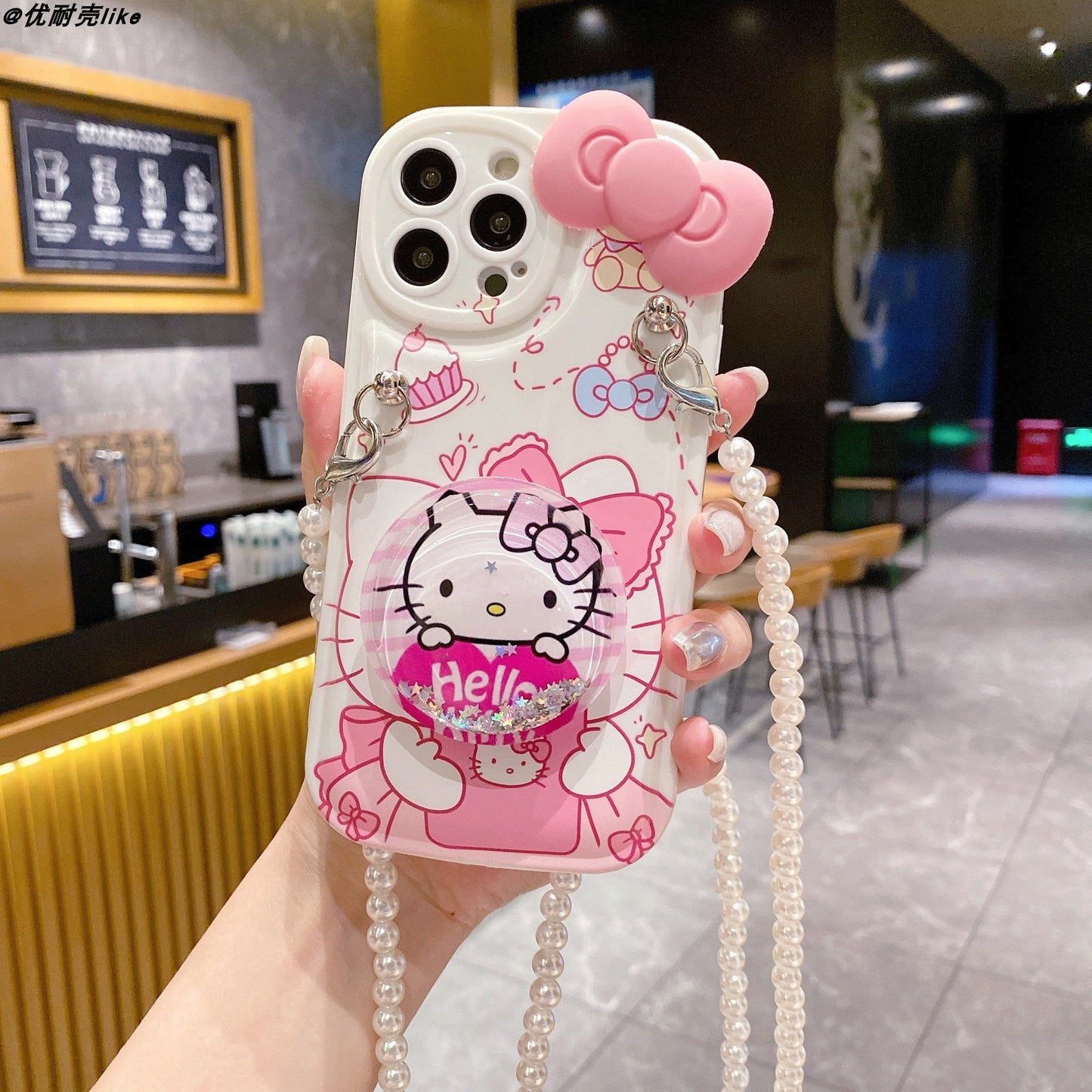 Estuche rosa con diseño de dibujos animados