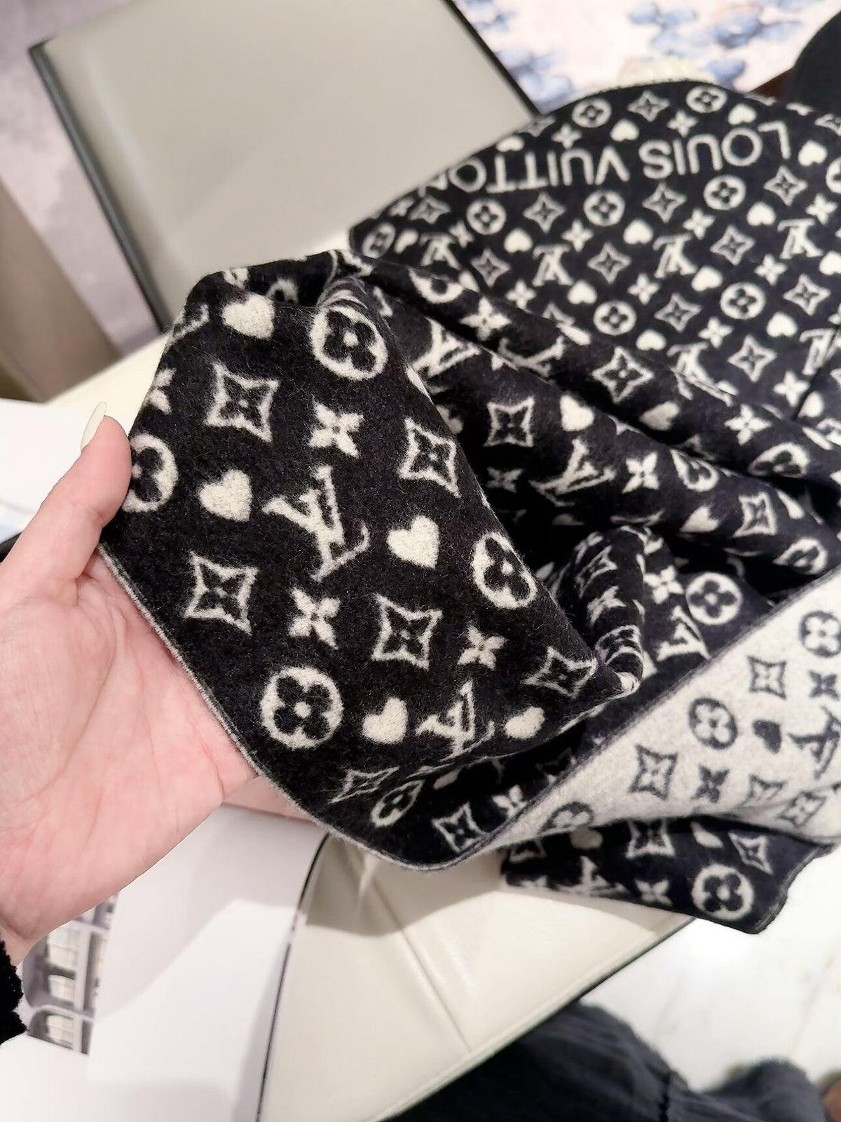 2026 New Heart Jacquard Cashmere Scarf – Sweet & Refined Winter Style