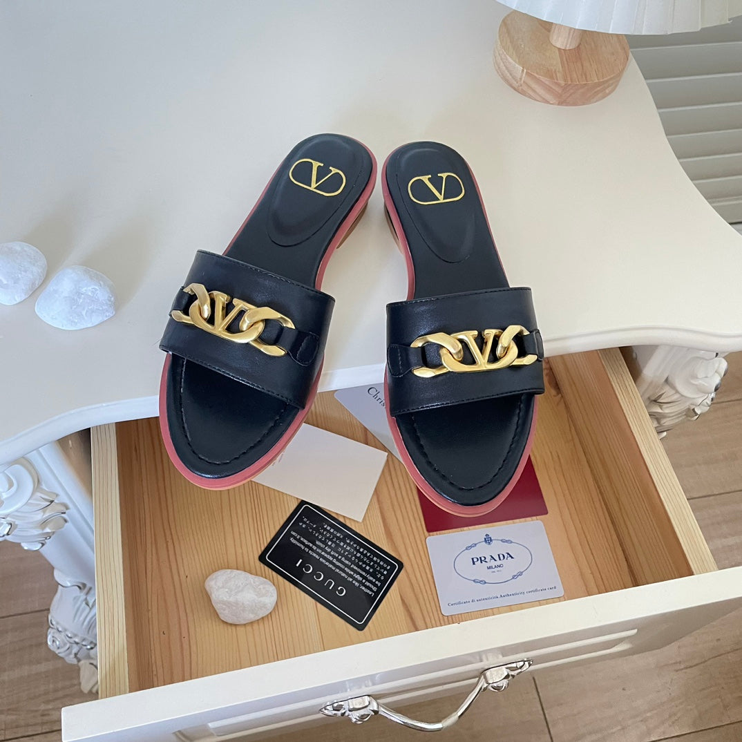 Logo Chain Flat Slides