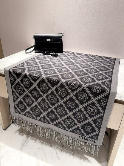 ✨ 2026 New Vintage Diamond Jacquard Cashmere Scarf – Refined Retro Elegance