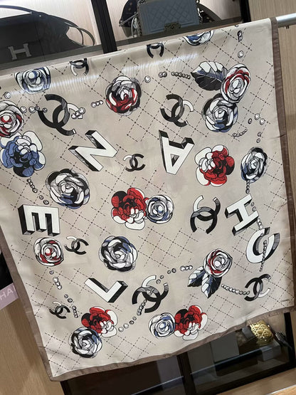 Écharpe en soie à motif floral élégant