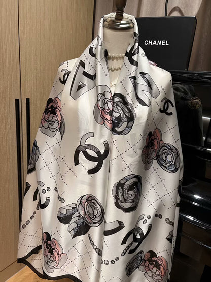 Écharpe en soie à motif floral élégant