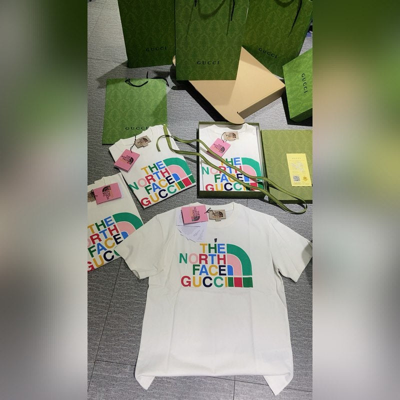 0528 T-shirt en coton co-marqué G