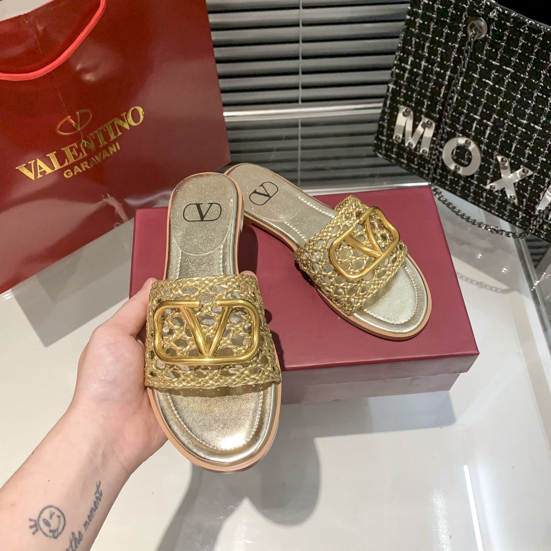 Cutout Flat Slippers