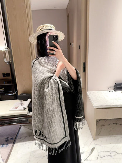 2026 New French-Inspired Jacquard Cashmere Scarf – Elegant Heritage Pattern, Soft Luxury Style