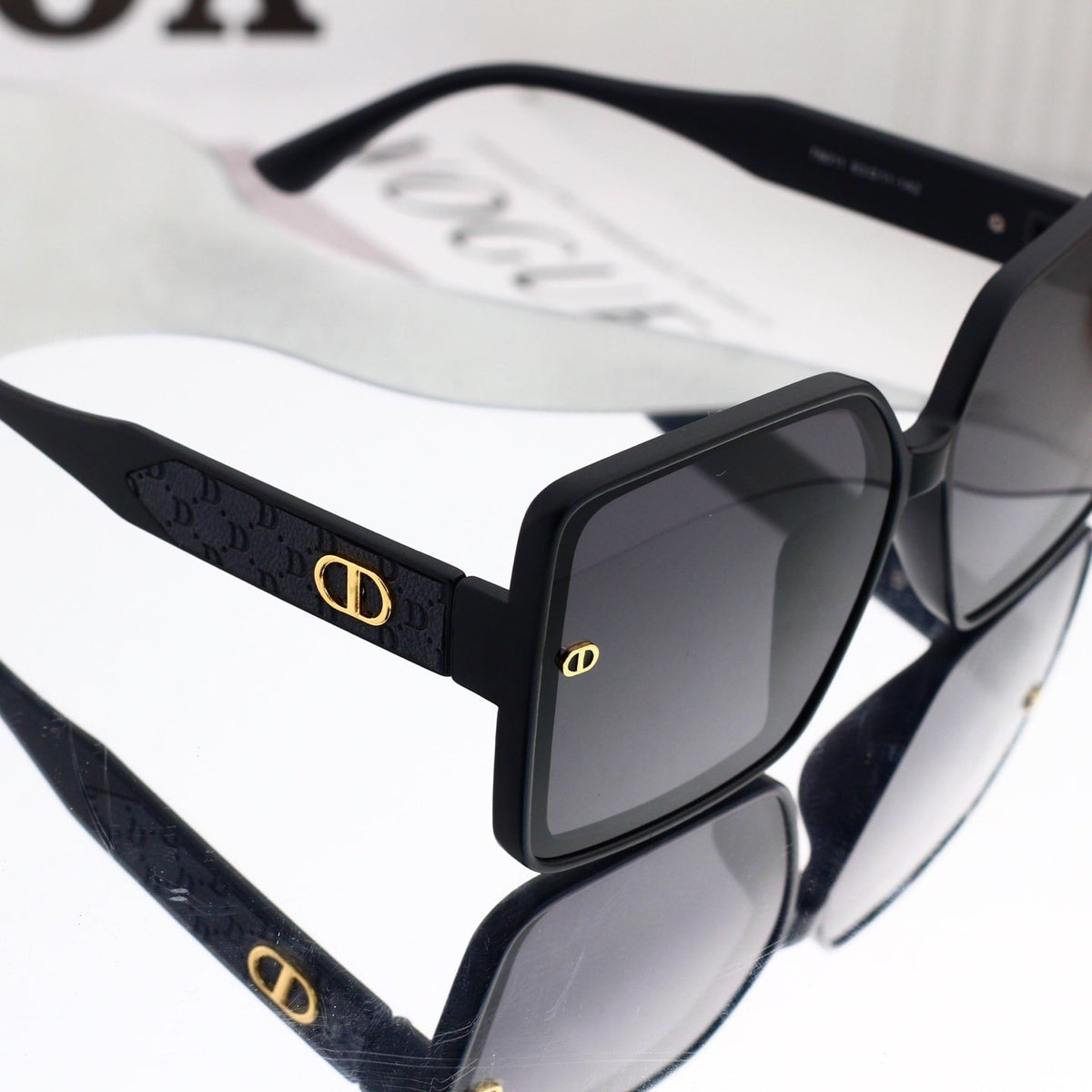 Simple and stylish metal sunglasses 68810