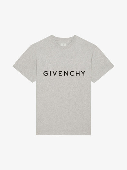 T-shirt archétype (de préférence estival)