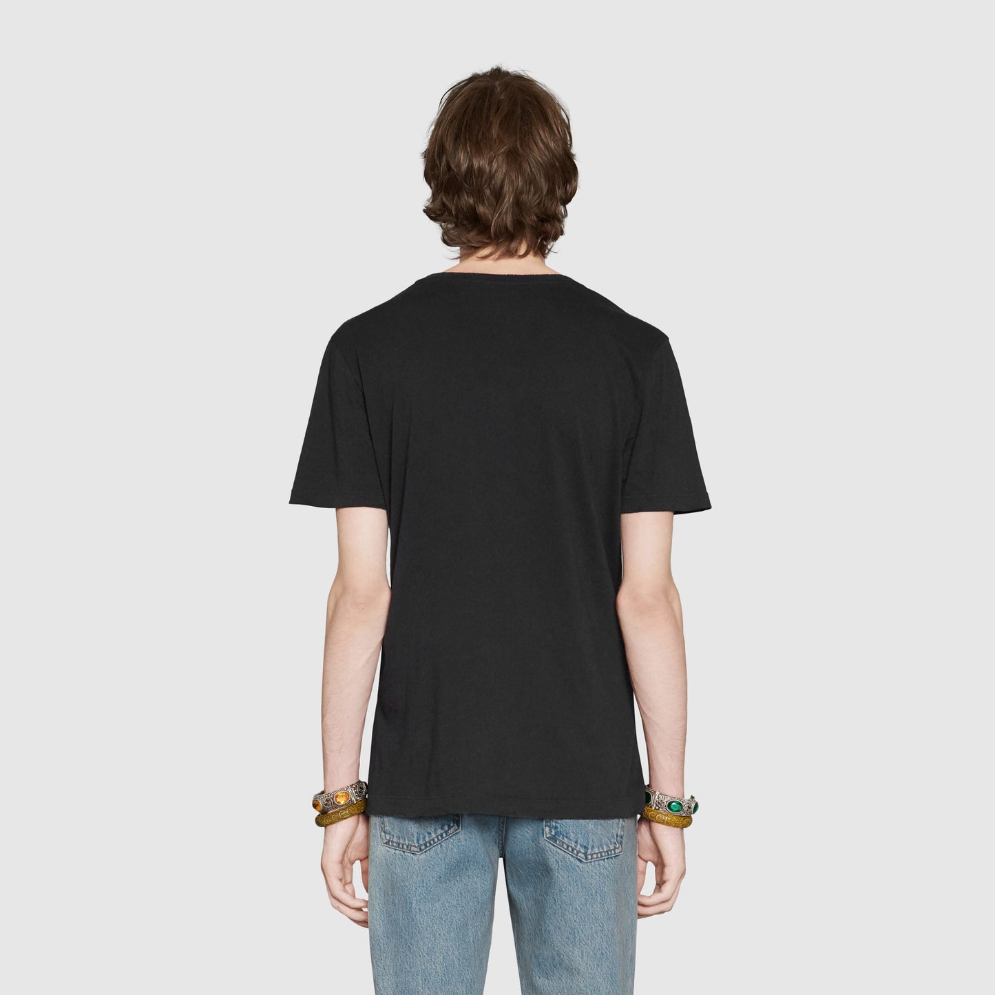 T-shirt rayé rouge et vert (modèle d'été de préférence)