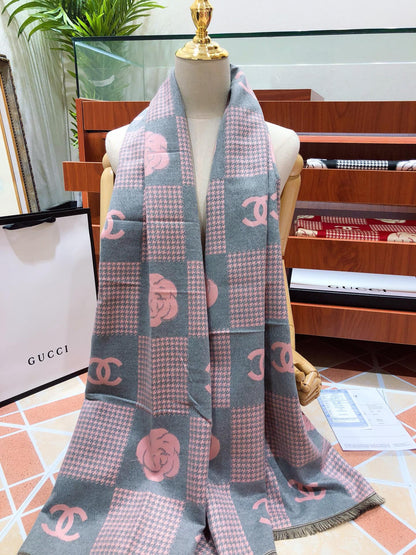 Écharpe à motif à carreaux Camellia