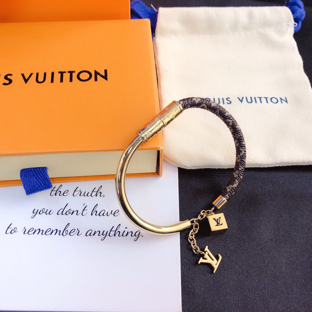Pulsera de retales de piel de vaca de lujo