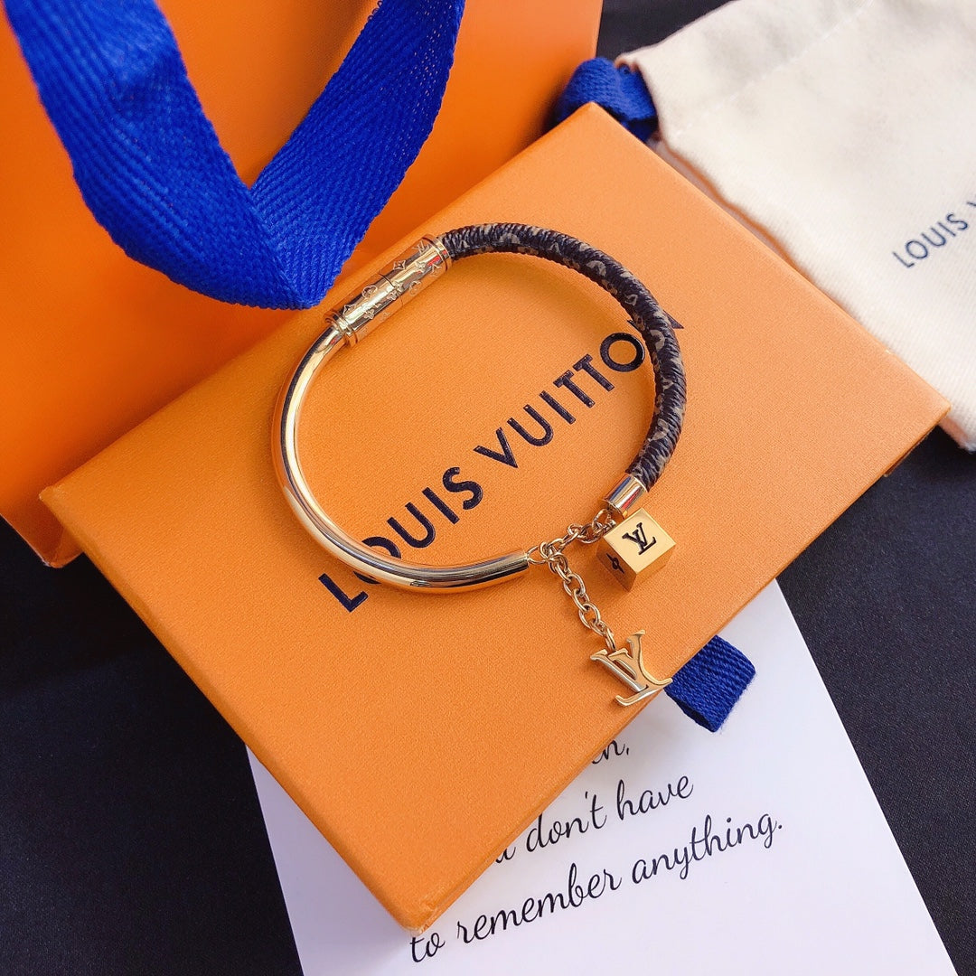 Pulsera de retales de piel de vaca de lujo