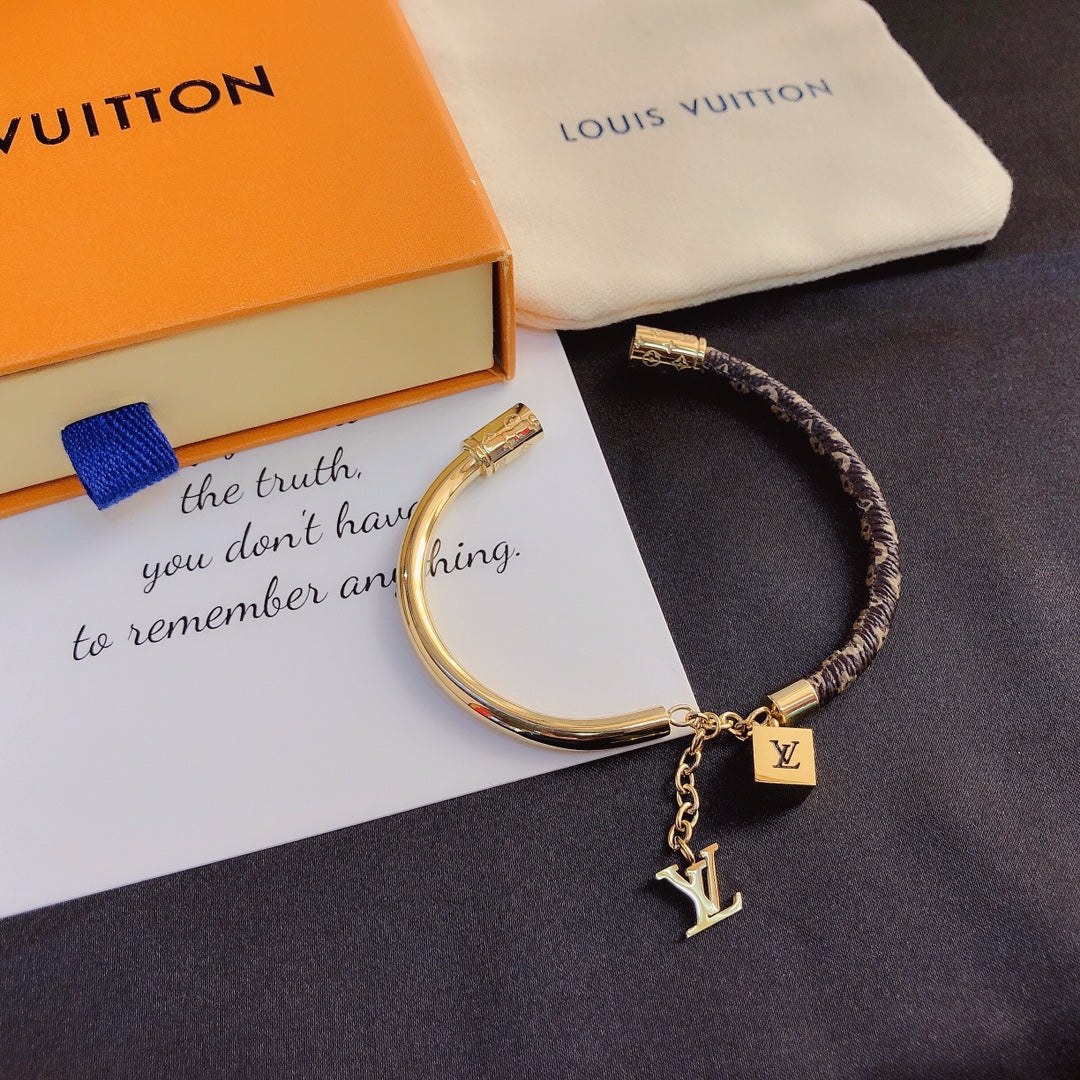 Pulsera de retales de piel de vaca de lujo