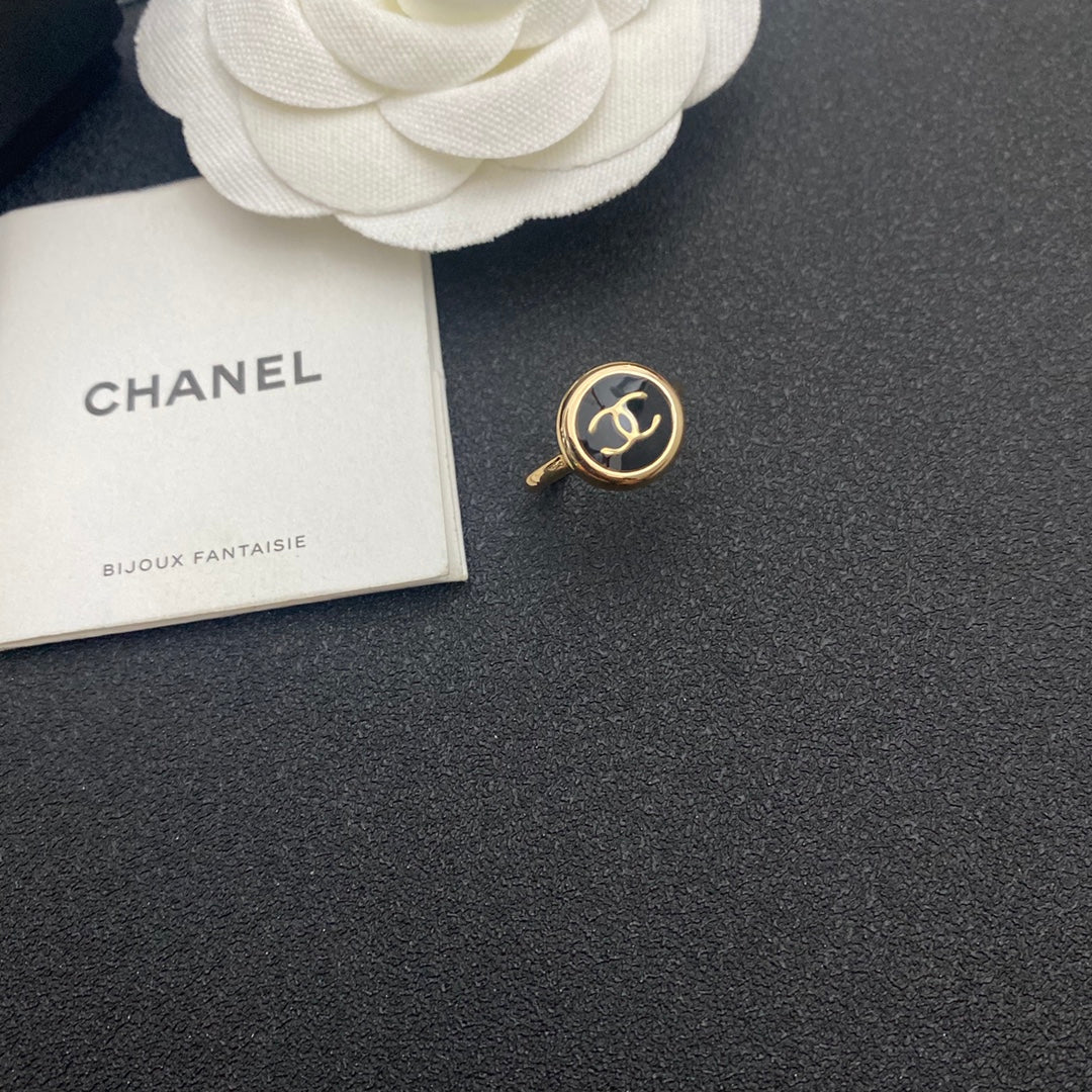 Anillo Abierto con Logotipo Vintage