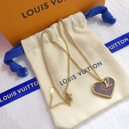 Collier cœur en acier au titane et cuir