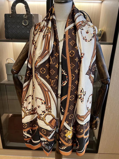 Foulard vintage en satin de soie gaufré