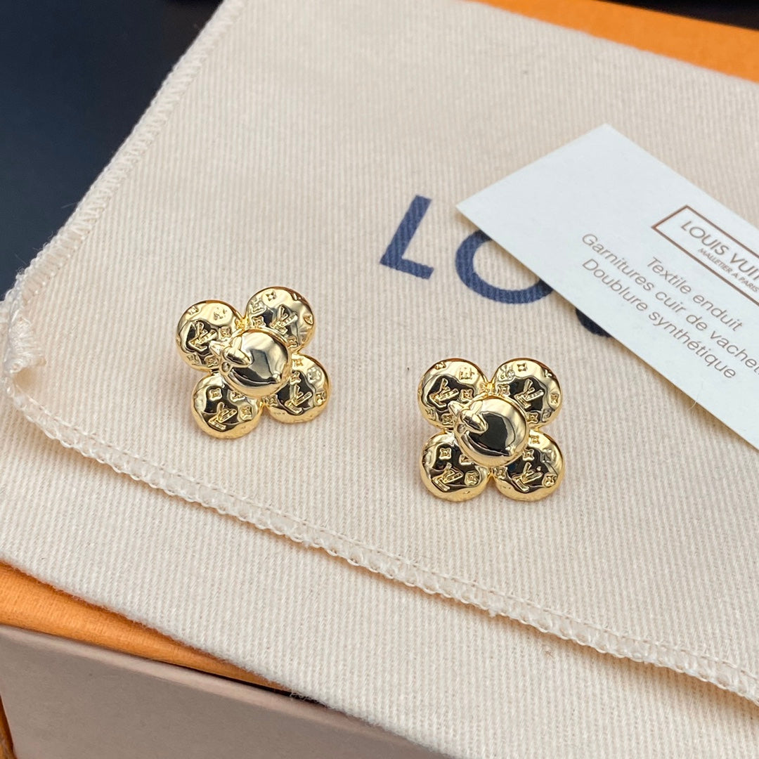 Lindos pendientes de muñeca de moda
