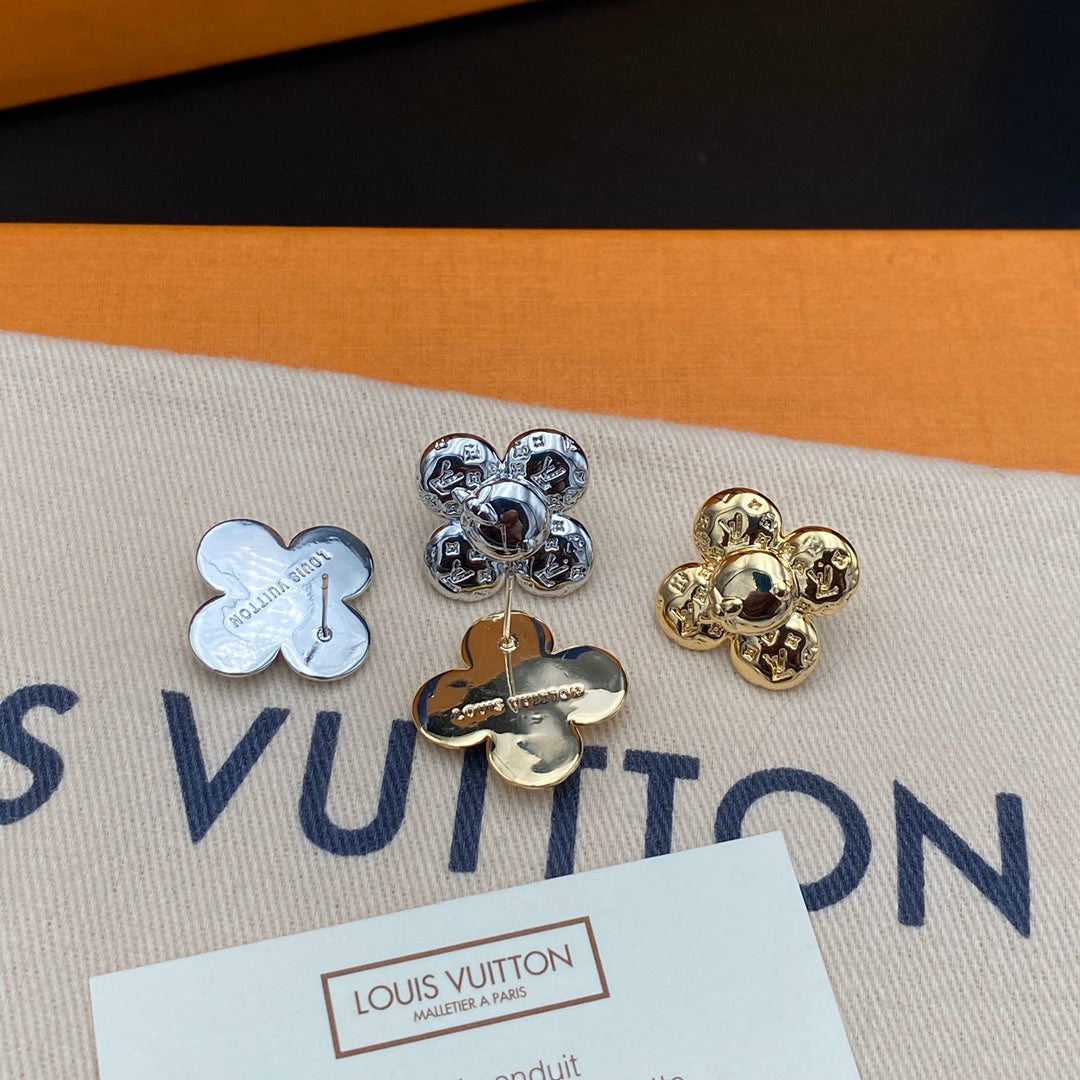 Lindos pendientes de muñeca de moda