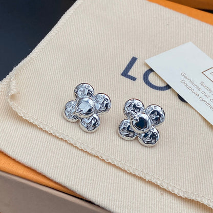 Lindos pendientes de muñeca de moda