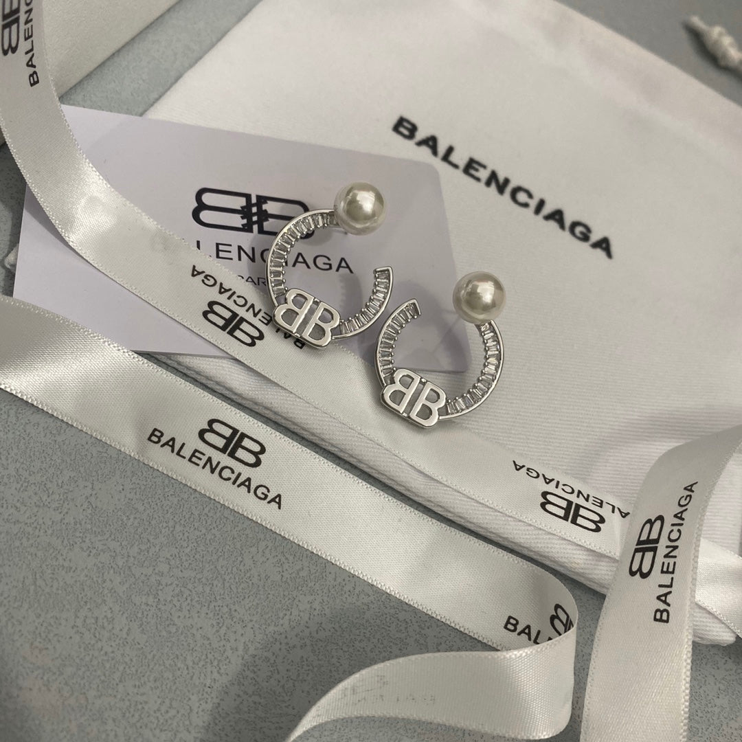 Boucles d'oreilles créoles perles et diamants