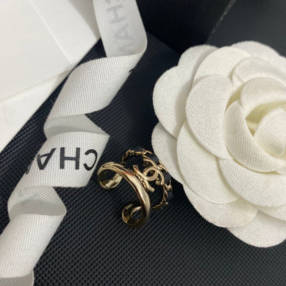 Anillo Abierto de Cuero con Baño de Oro