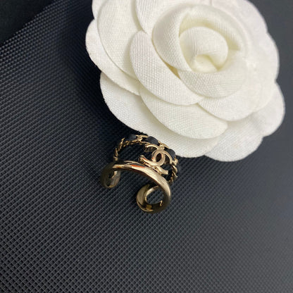 Anillo Abierto de Cuero con Baño de Oro